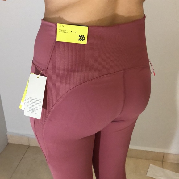 All in motion High rise leggin.   Size 7/8. Or Large - Picture 4 of 8